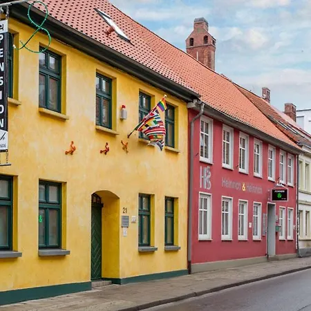 H&h Studio-apartments Im Zentrum Jedes Mit Kuechenzeilen - 24h Check In Greifswald