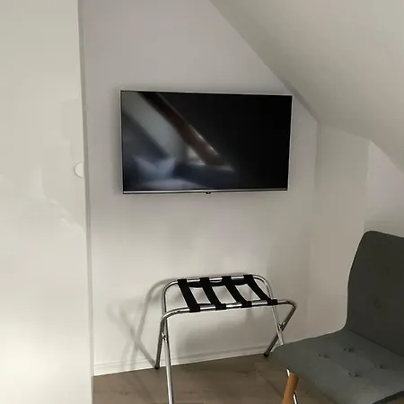 Apart-hotel H&h Studio-apartments Im Zentrum Jedes Mit Kuechenzeilen - 24h Check In