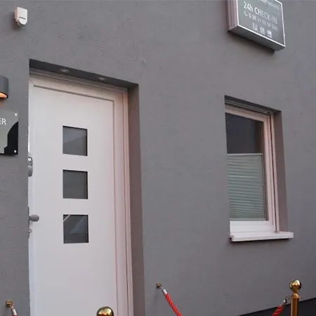 H&h Studio-apartments Im Zentrum Jedes Mit Kuechenzeilen - 24h Check In Apart-hotel 3*