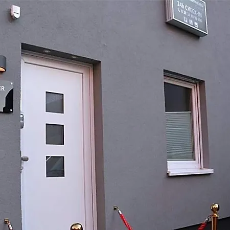 H&h Studio-apartments Im Zentrum Jedes Mit Kuechenzeilen - 24h Check In Aparthotel 3*