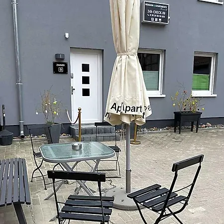H&h Studio-apartments Im Zentrum Jedes Mit Kuechenzeilen - 24h Check In Aparthotel 3*